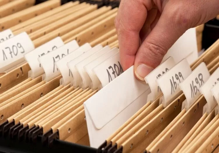 Arquivo organizado por ordem alfabética