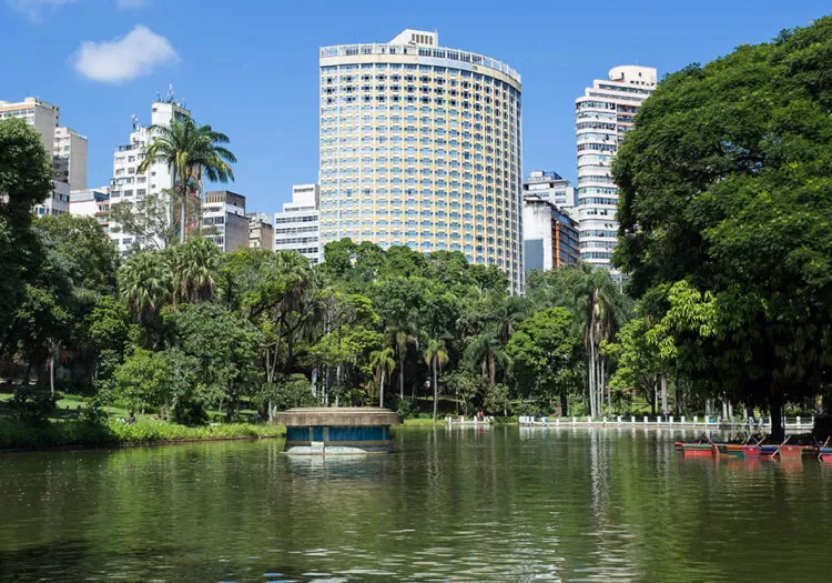 Guarda móveis no Centro de BH: foto de lagoa do Parque Municipal de BH